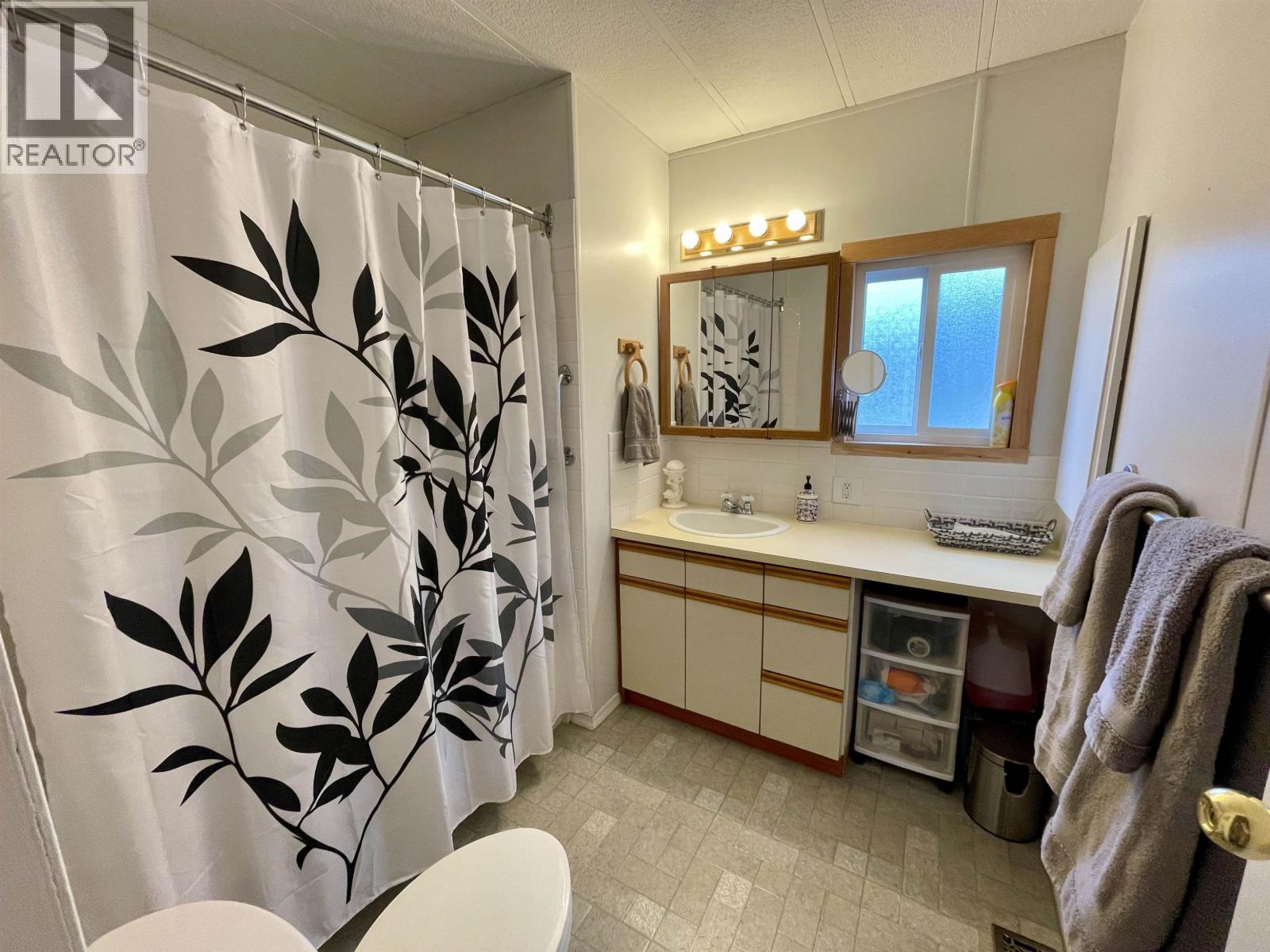 5749 Green Lake N Road, 70 Mile House, British Columbia  V0K 2K0 - Photo 21 - R3135477