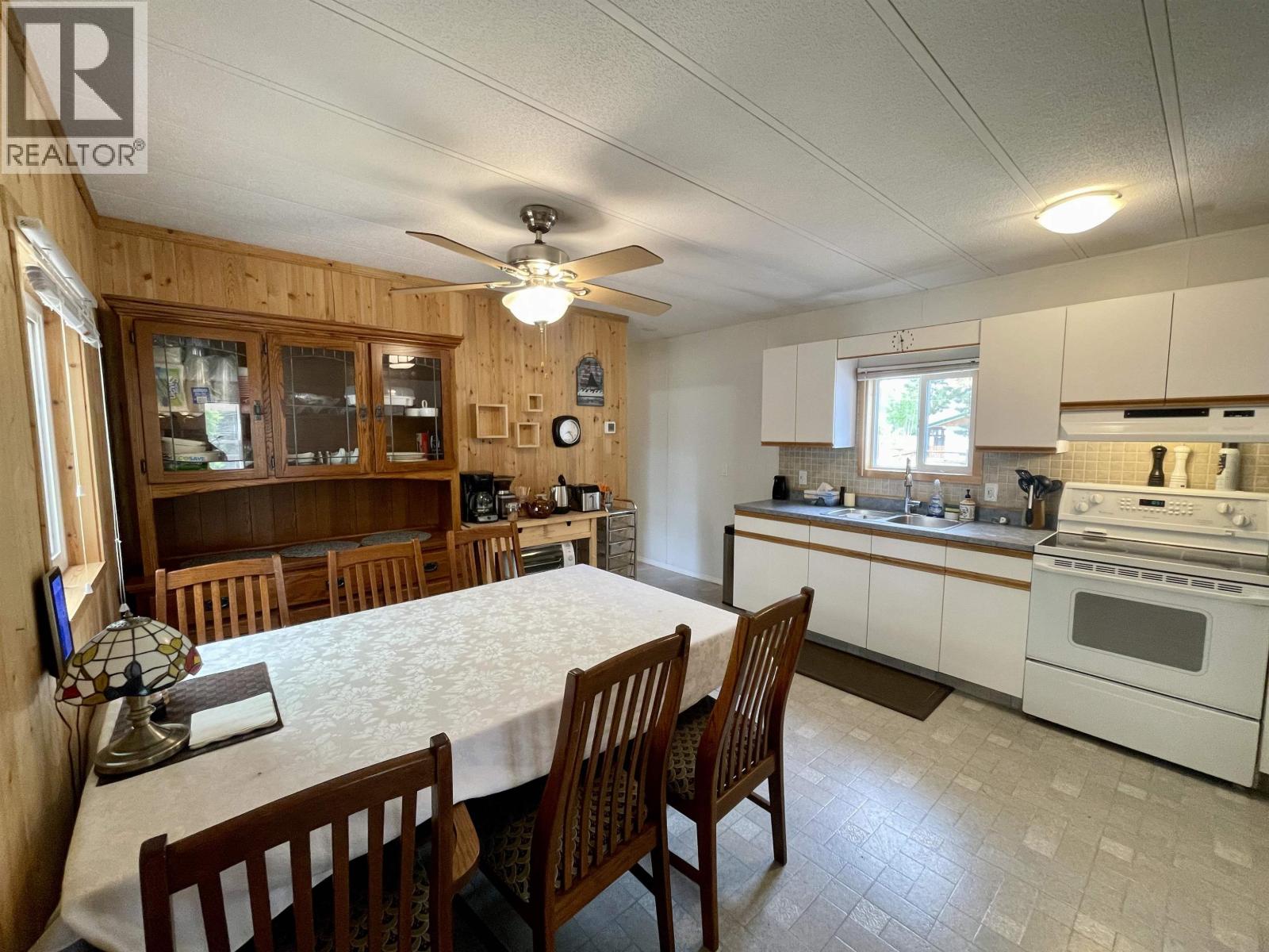 5749 Green Lake N Road, 70 Mile House, British Columbia  V0K 2K0 - Photo 15 - R3135477