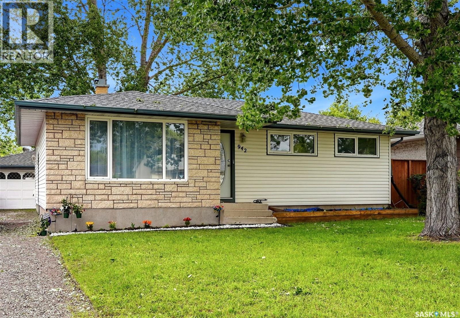 942 Broad STREET N, regina, Saskatchewan