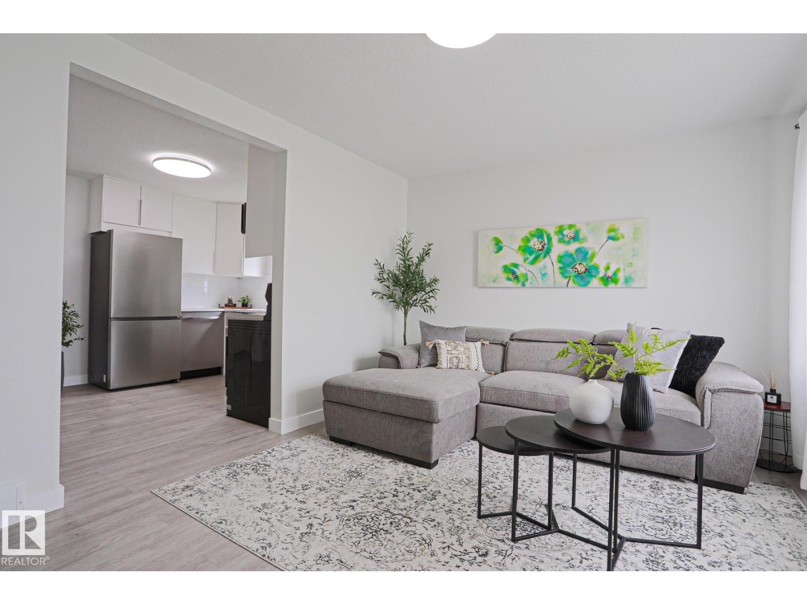 9909 157 St Nw, Edmonton, Alberta  T5P 2T7 - Photo 2 - E4493442