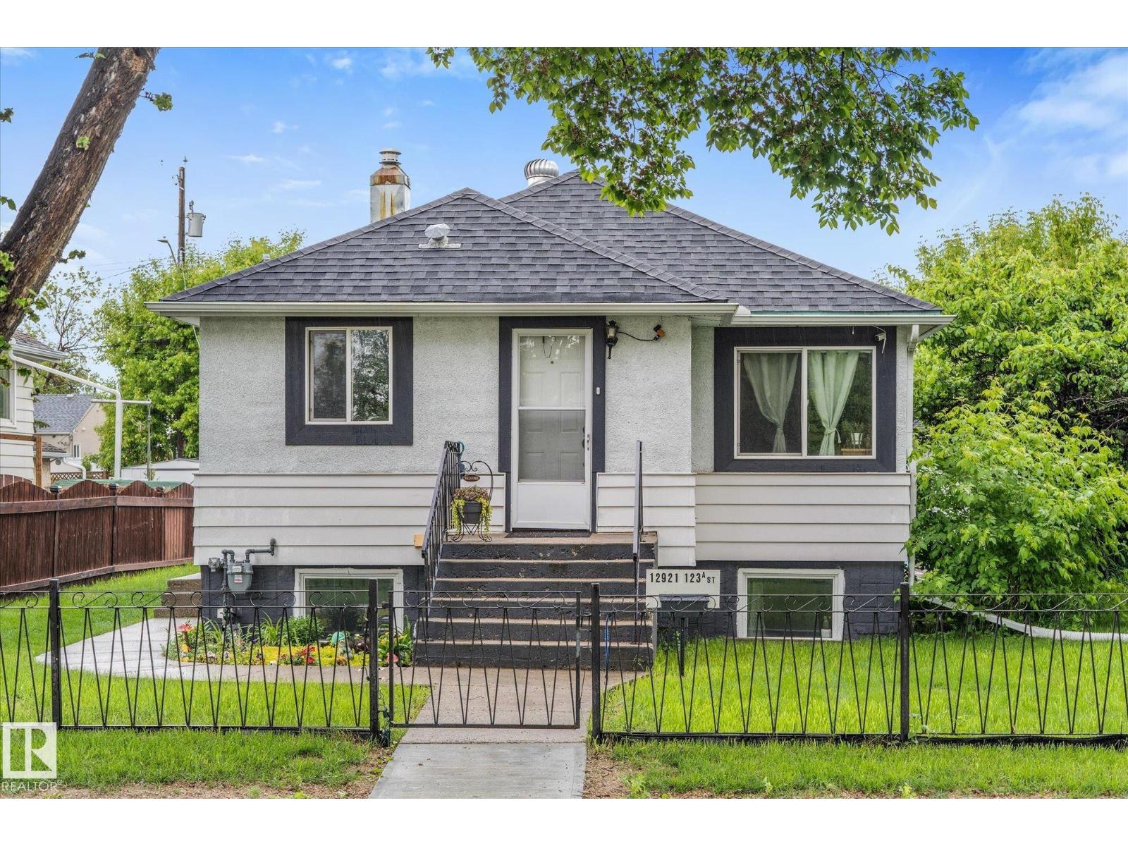 12921 123a St NW, Edmonton, Alberta  T5L 0L1 - Photo 2 - E4493454