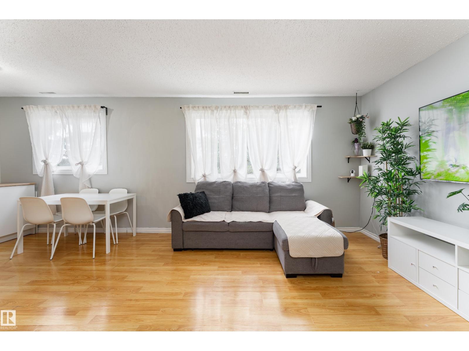 1478 Lakewood Rd W NW, Edmonton, Alberta  T6K 3M2 - Photo 6 - E4493458