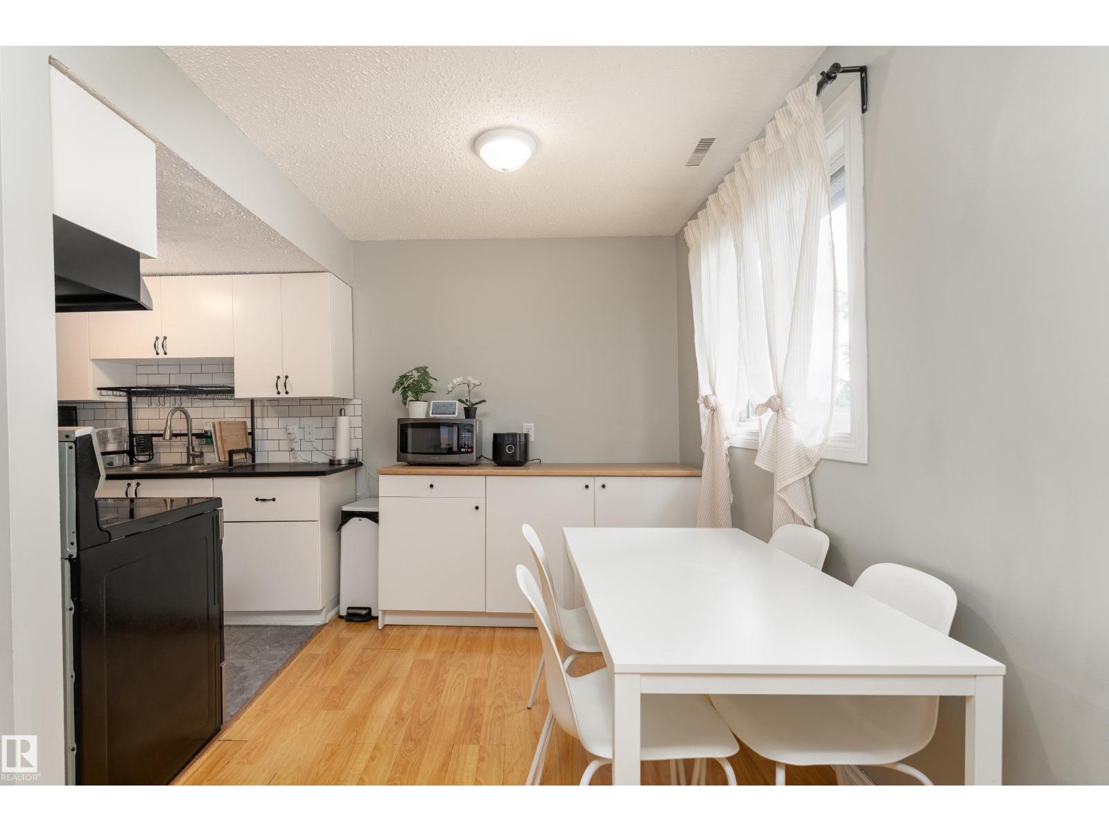 1478 Lakewood Rd W NW, Edmonton, Alberta  T6K 3M2 - Photo 9 - E4493458