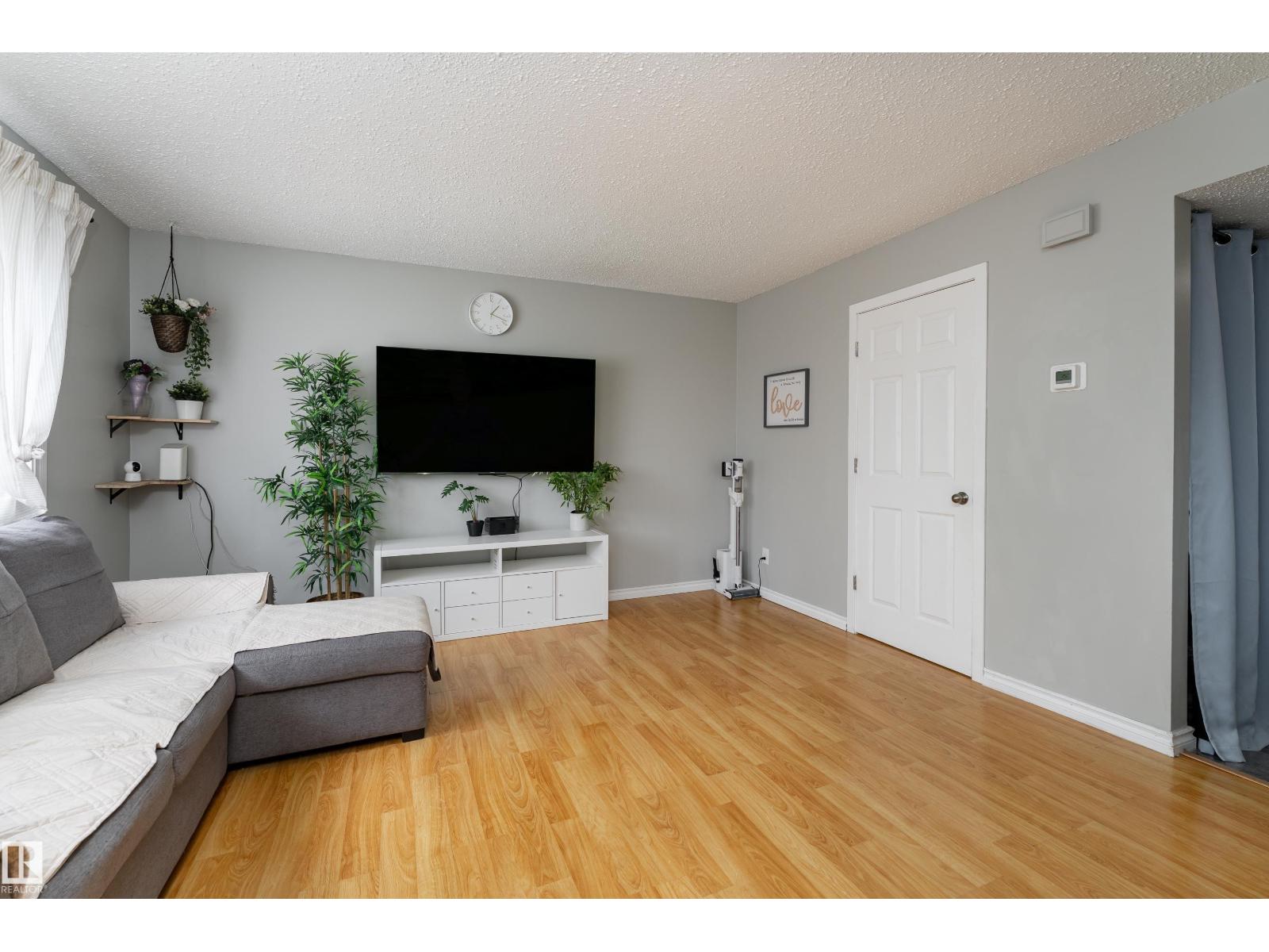 1478 Lakewood Rd W NW, Edmonton, Alberta  T6K 3M2 - Photo 7 - E4493458