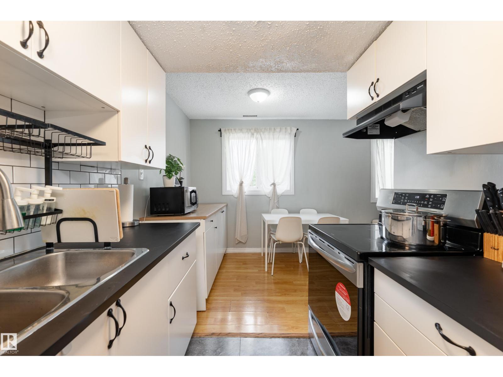 1478 Lakewood Rd W NW, Edmonton, Alberta  T6K 3M2 - Photo 11 - E4493458