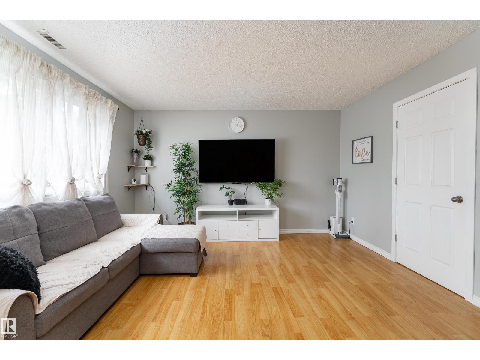 1478 Lakewood Rd W NW, Edmonton, Alberta  T6K 3M2 - Photo 8 - E4493458