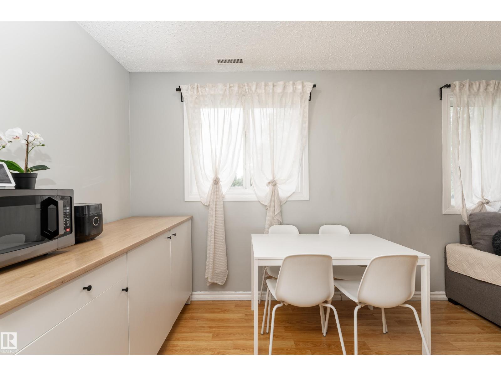 1478 Lakewood Rd W NW, Edmonton, Alberta  T6K 3M2 - Photo 10 - E4493458