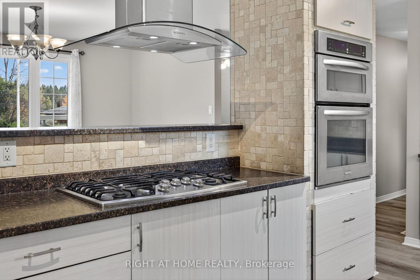 207 Scarlett Line, Oro-Medonte, Ontario  L0L 1V0 - Photo 8 - S12948330