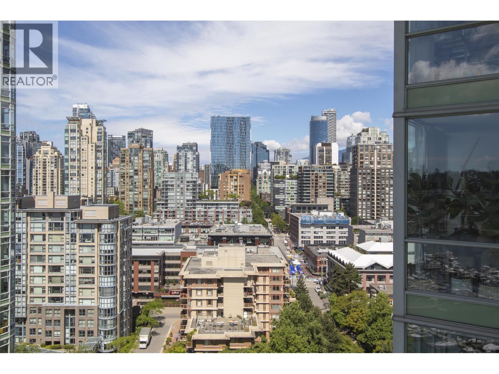 2002 193 Aquarius Mews, Vancouver, British Columbia  V6Z 2Y3 - Photo 3 - R3135466