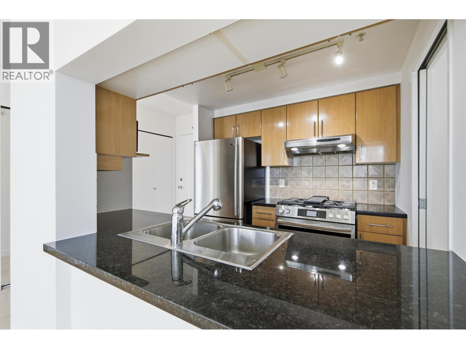 2002 193 Aquarius Mews, Vancouver, British Columbia  V6Z 2Y3 - Photo 10 - R3135466