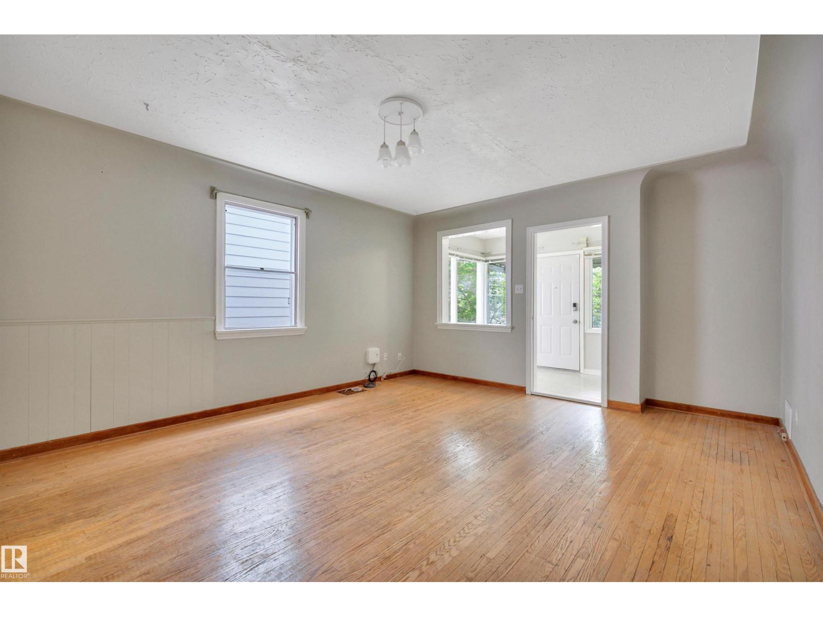 9624 77 Av NW, Edmonton, Alberta  T6C 0M5 - Photo 8 - E4493475