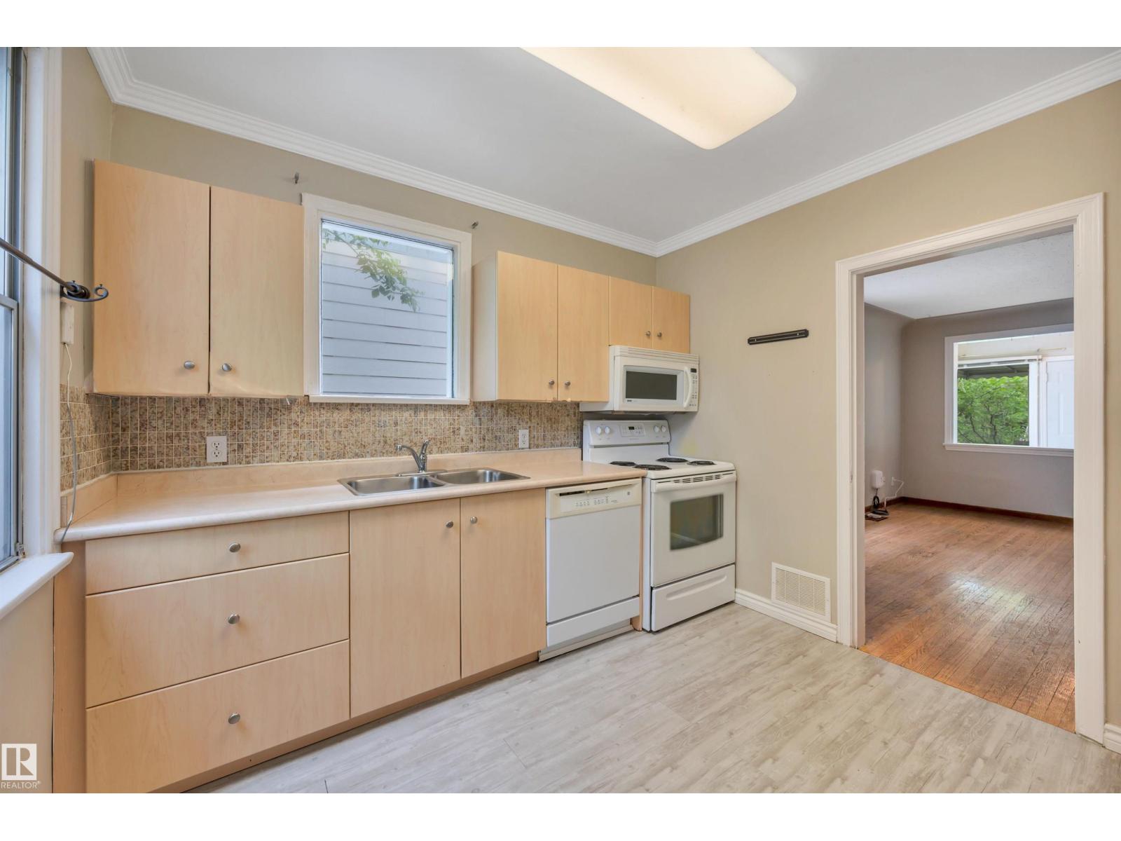 9624 77 Av NW, Edmonton, Alberta  T6C 0M5 - Photo 11 - E4493475