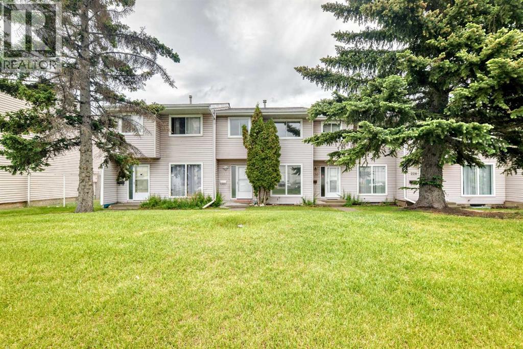 232 Marlborough Way NE, Calgary, Alberta  T2A 6R9 - Photo 1 - A2319533