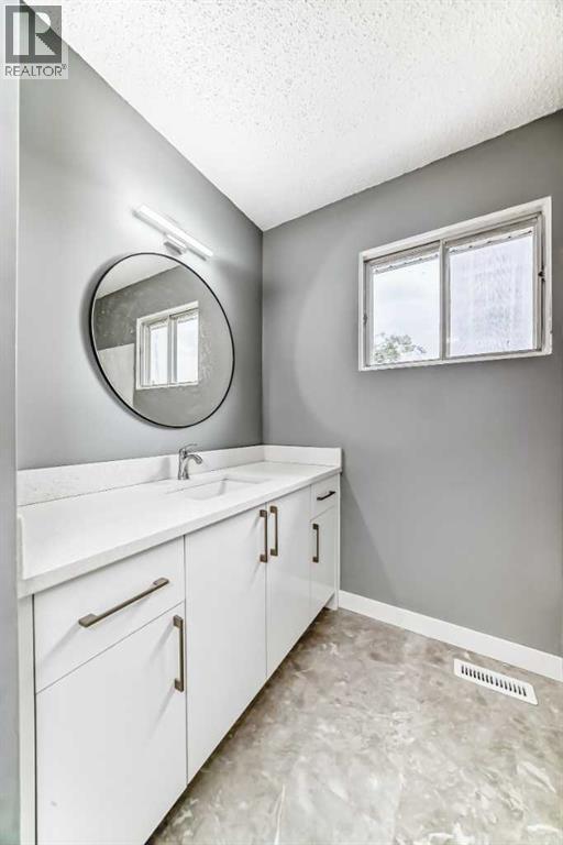 232 Marlborough Way NE, Calgary, Alberta  T2A 6R9 - Photo 11 - A2319533