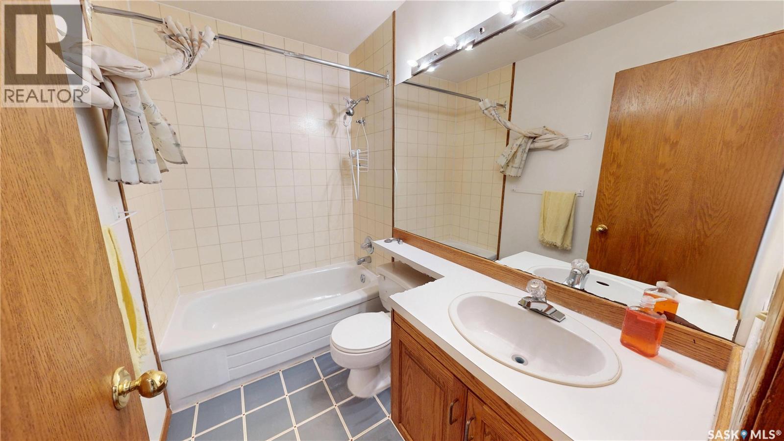 302 Swan Lane, Saskatoon, Saskatchewan S7J 5B5 - Photo 20 - SK039175