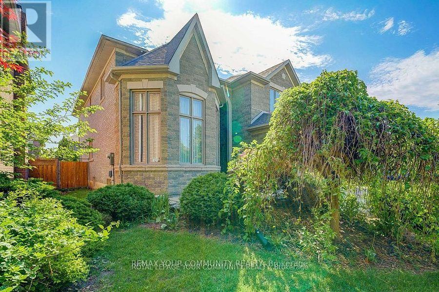7 Fern Avenue, Richmond Hill, Ontario  L4B 3R7 - Photo 2 - N13439706
