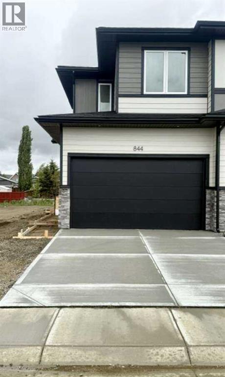 844 Beckner Street, Carstairs, Alberta  T0M 0N0 - Photo 1 - A2320737