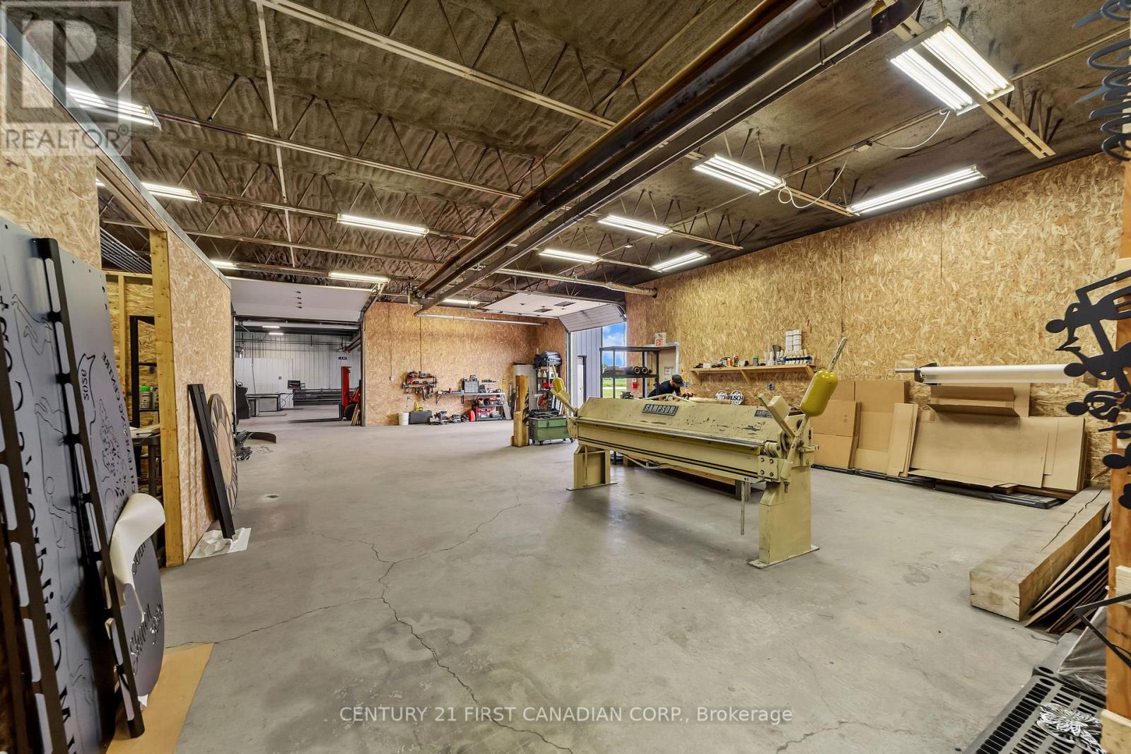 5611 Mcgillivray Drive, Lucan Biddulph, Ontario  N0M 2J0 - Photo 36 - X13439954