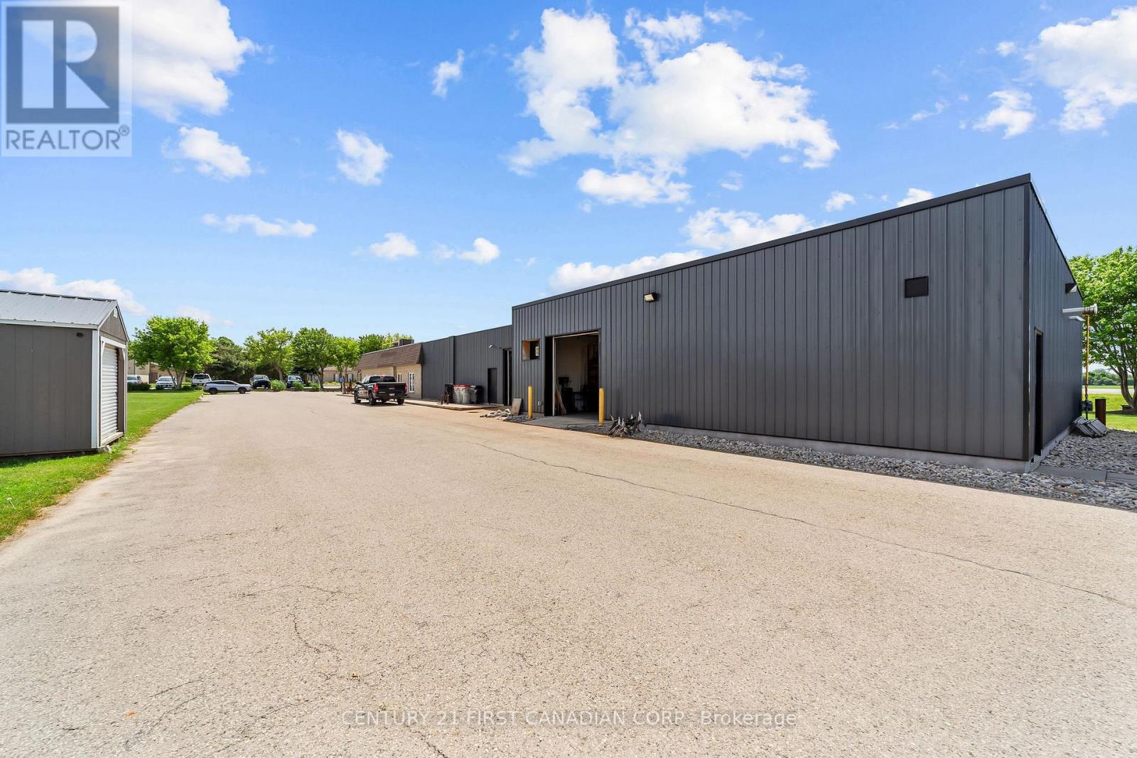5611 Mcgillivray Drive, Lucan Biddulph, Ontario  N0M 2J0 - Photo 8 - X13439954