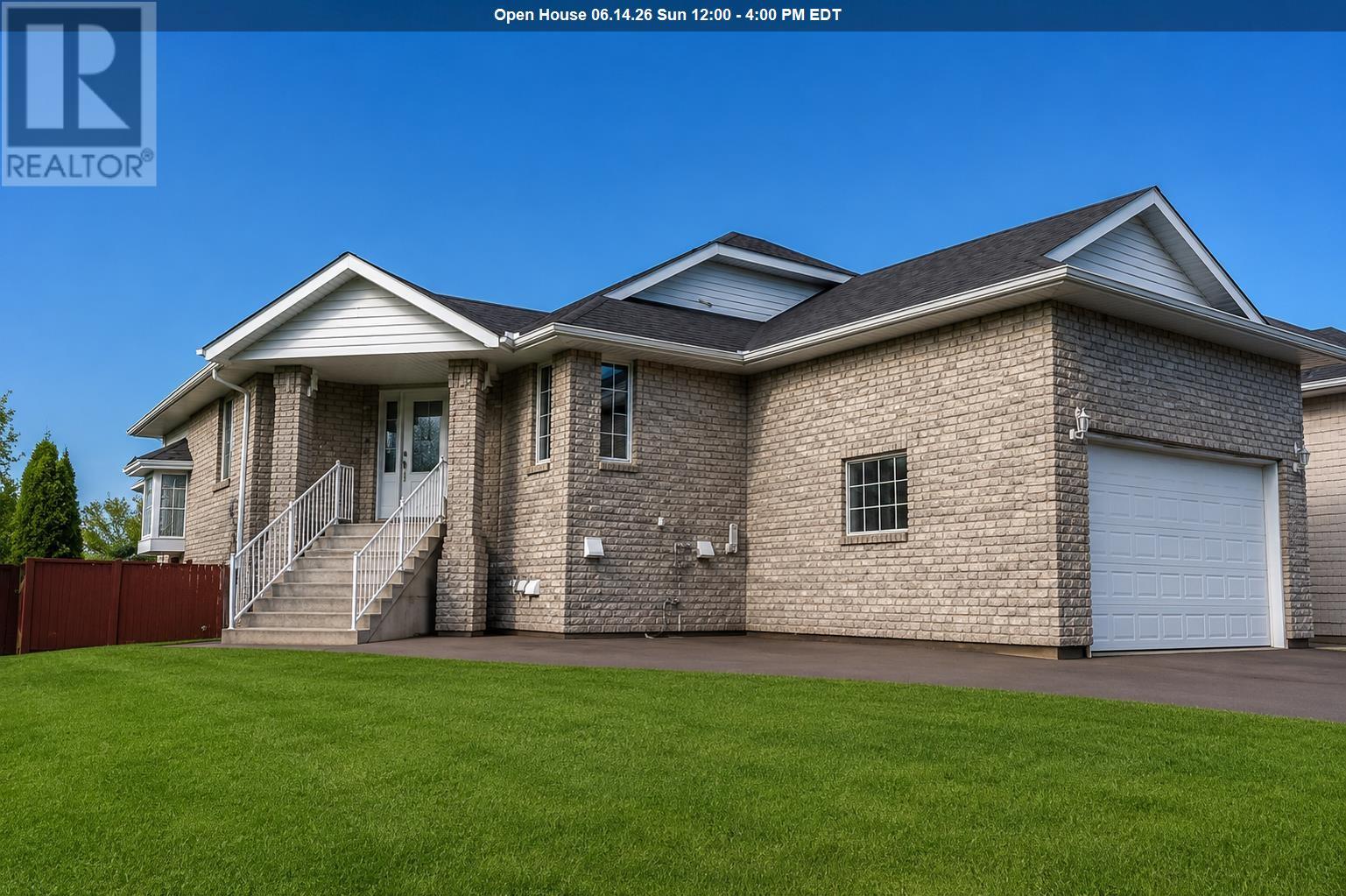 401 Tuscany DR, Thunder Bay, Ontario