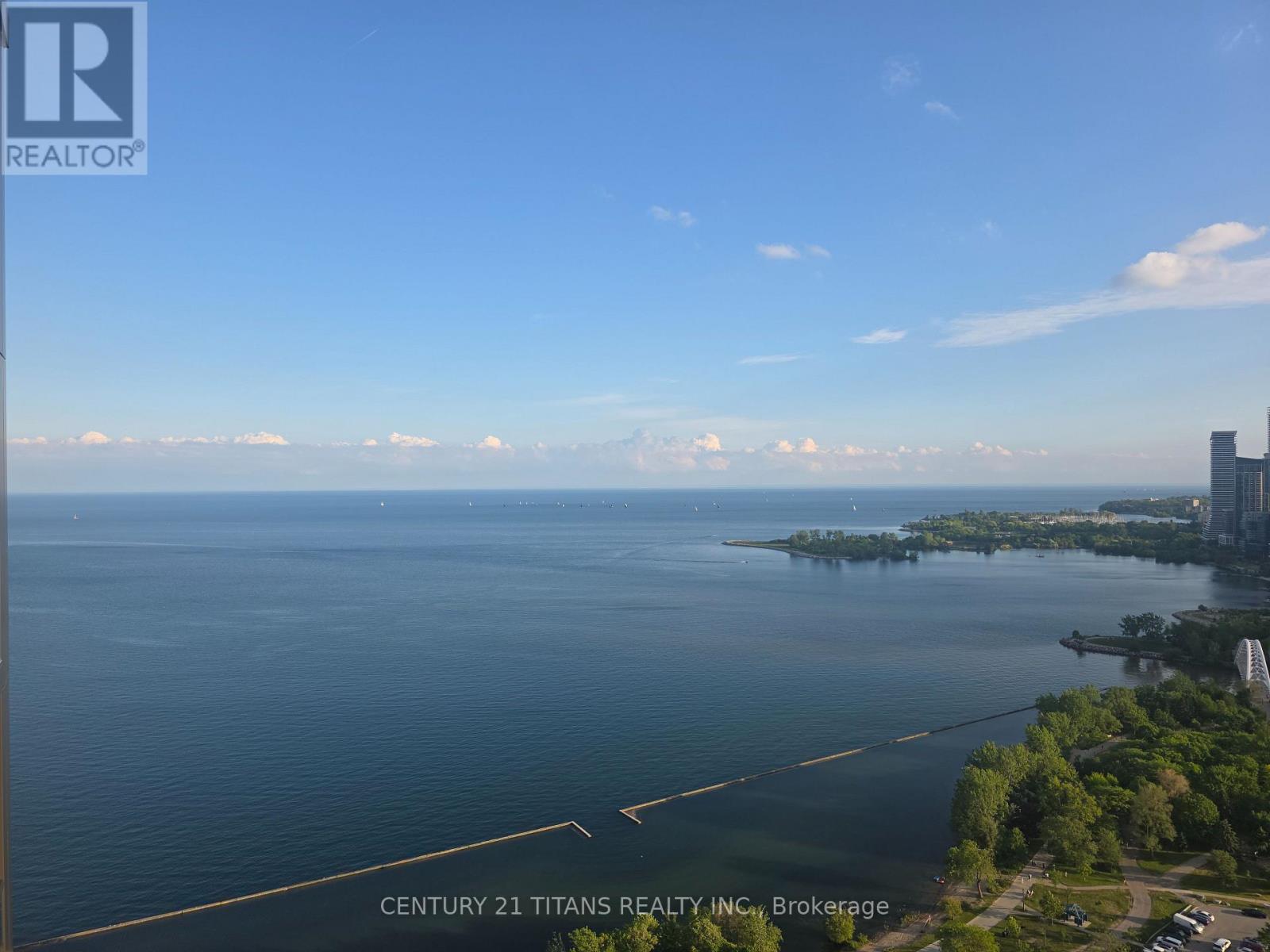 <div class="slider-price">$639,000</div><p>4010 - 1926 Lakeshore Boulevard, Toronto, Ontario</p>