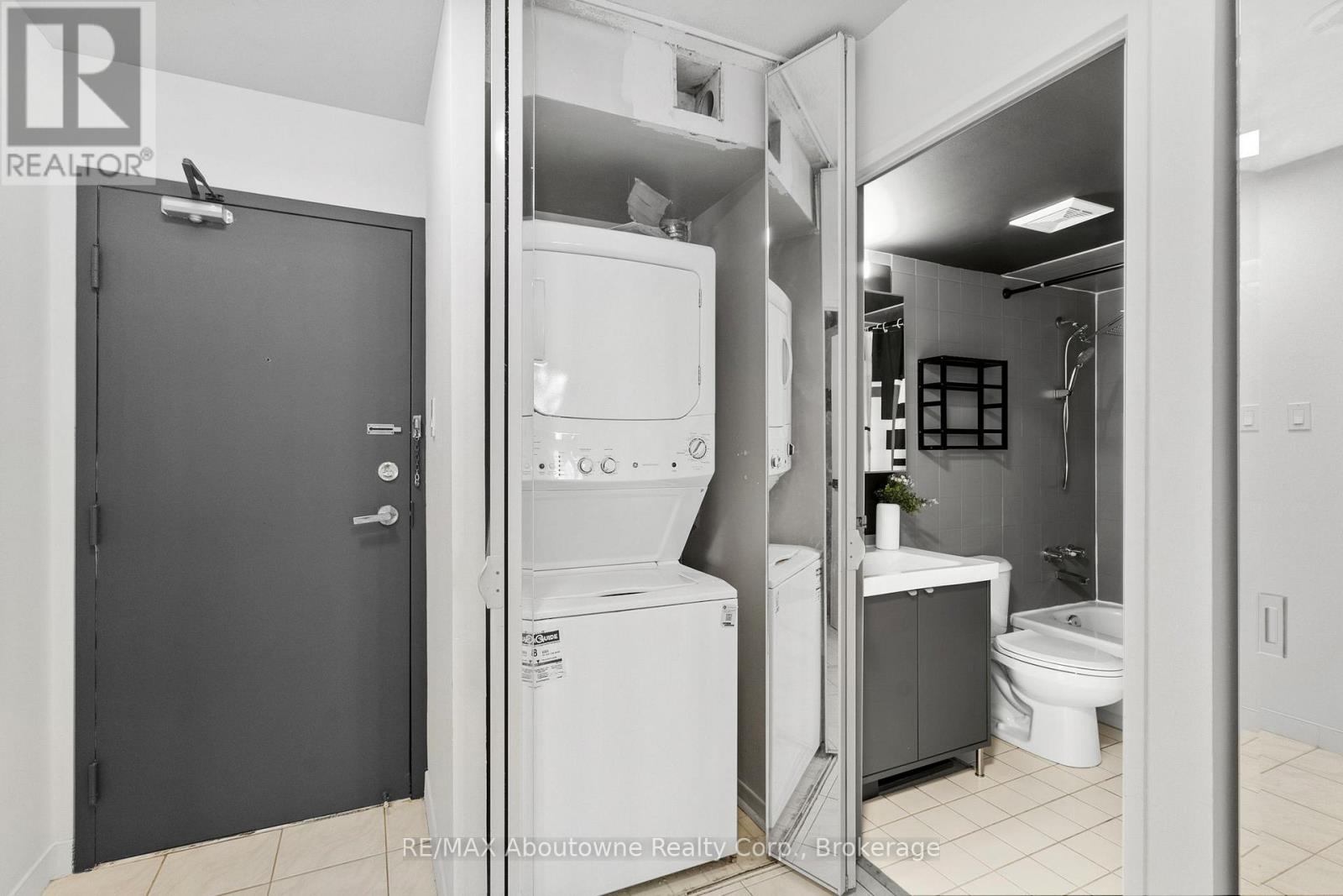 1108 - 300 Webb Drive, Mississauga, Ontario  L5B 3W3 - Photo 16 - W13440012