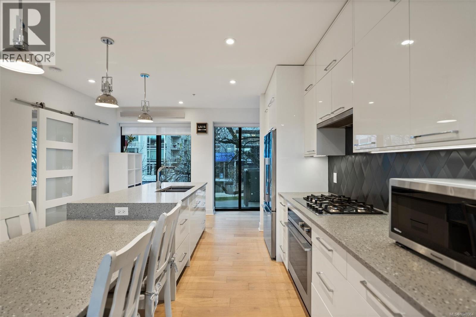 N216 1105 Pandora Ave, Victoria, British Columbia  V8V 3P9 - Photo 6 - 1040304