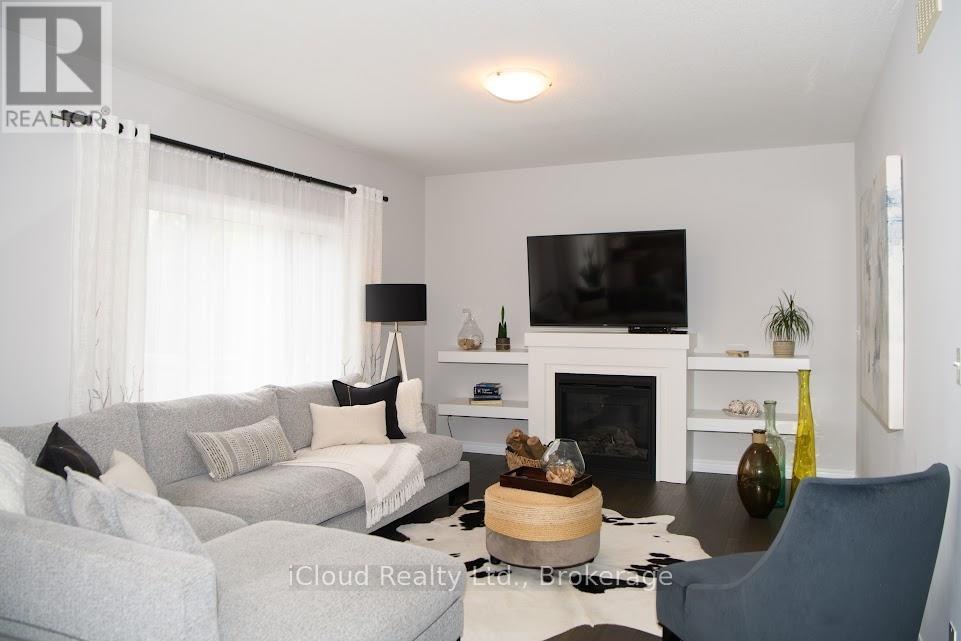 264 Blair Creek Drive, Kitchener, Ontario  N2P 0G3 - Photo 2 - X13439756