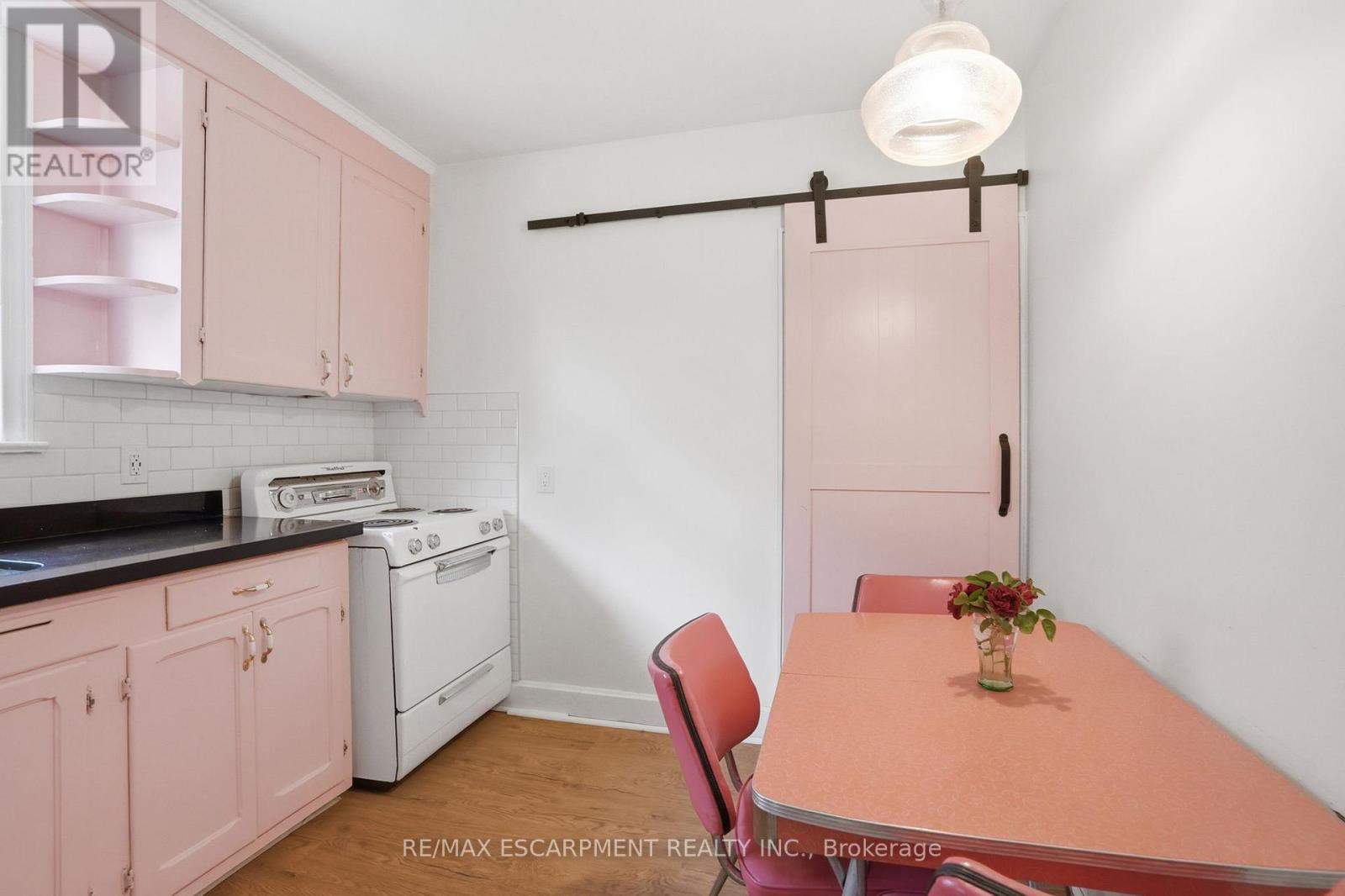 1642 King Street E, Hamilton, Ontario  L8K 1T9 - Photo 12 - X13439778