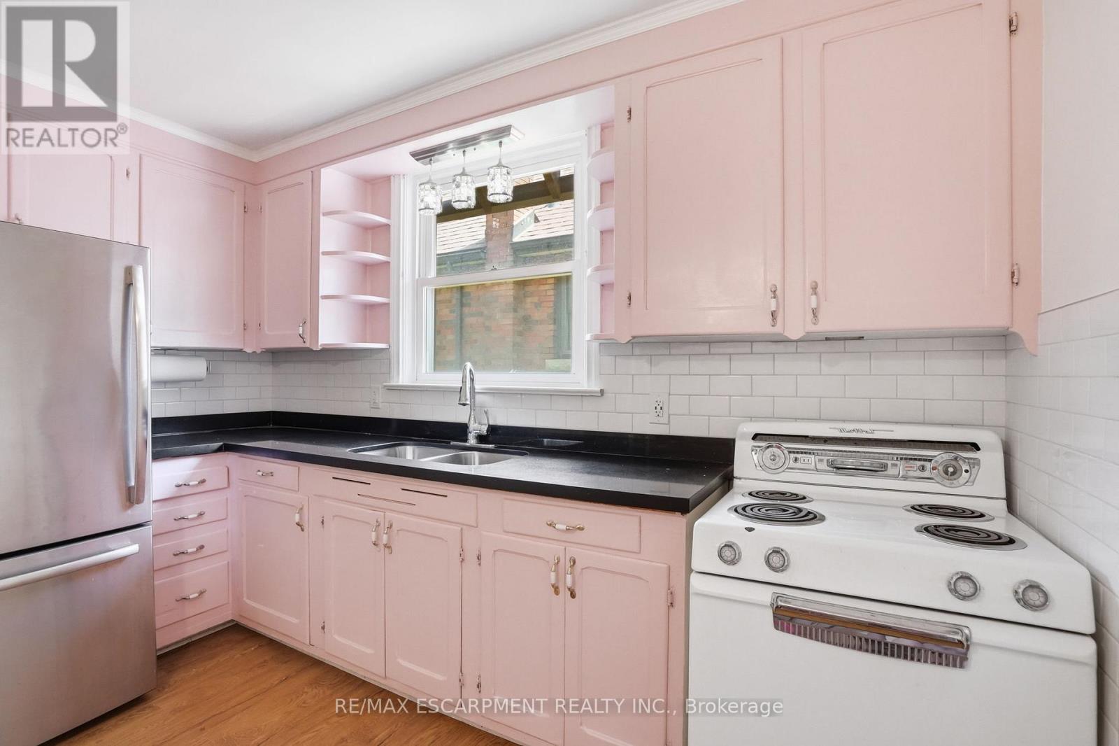 1642 King Street E, Hamilton, Ontario  L8K 1T9 - Photo 14 - X13439778