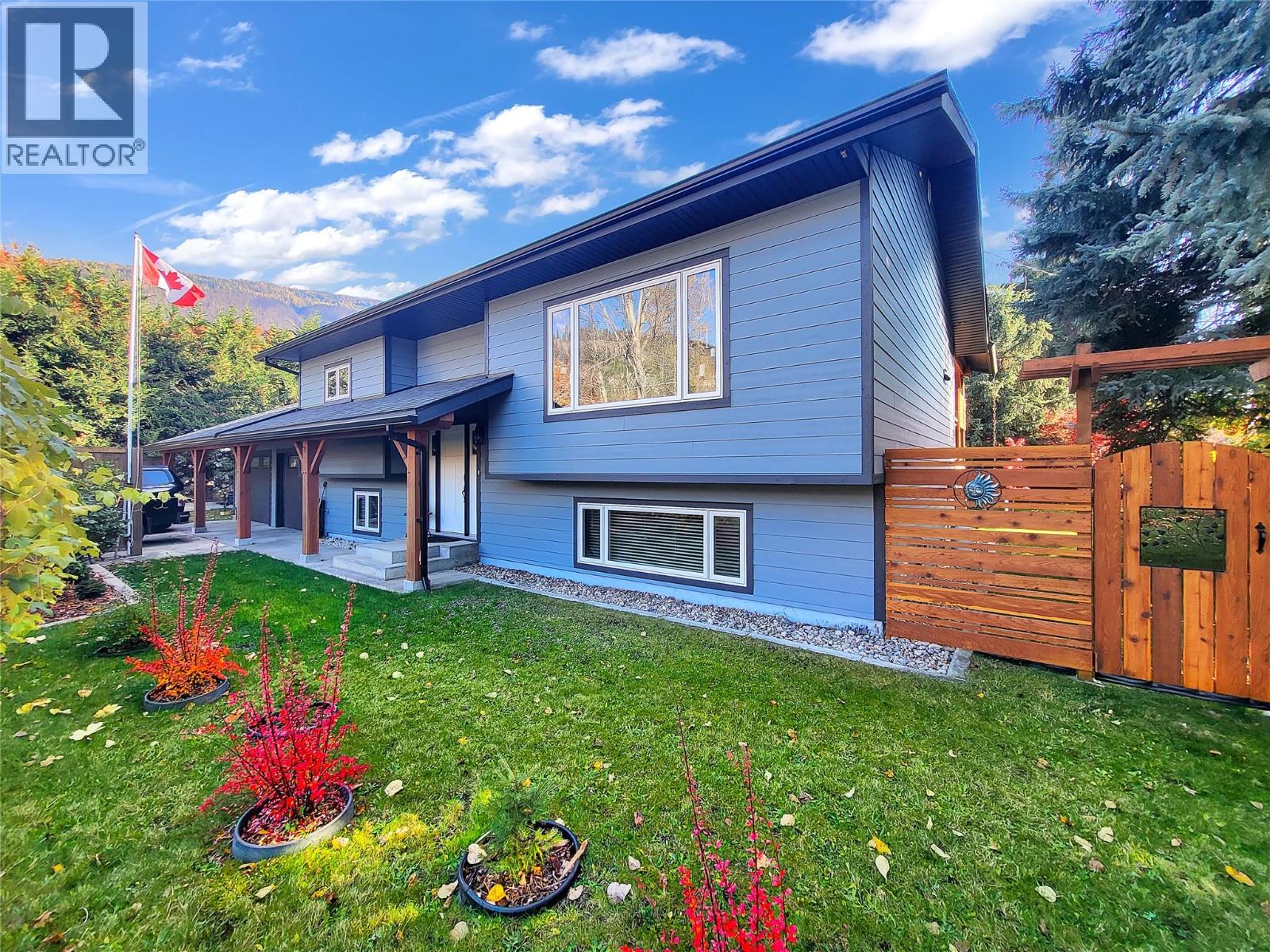 303 DELANY Avenue, Slocan, British Columbia
