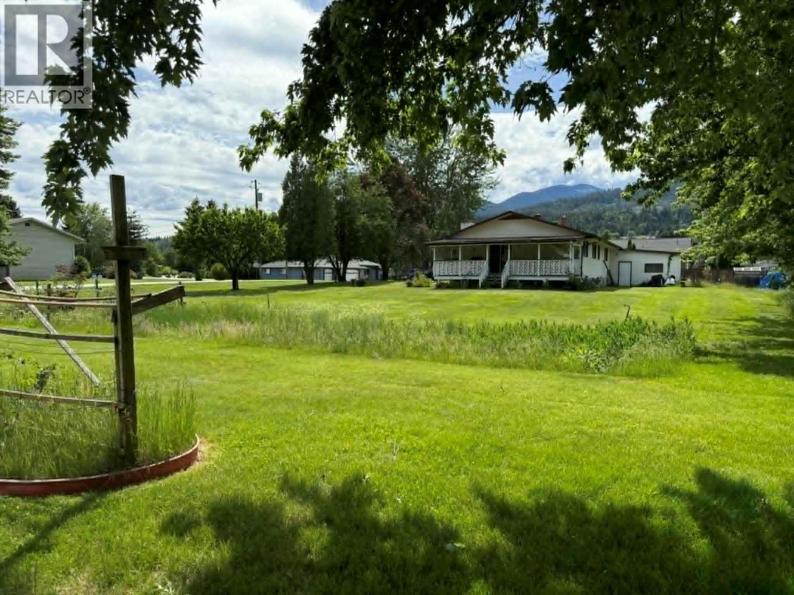 1003 Bridgeview Crescent, Castlegar, British Columbia  V1N 4K9 - Photo 22 - 10390871