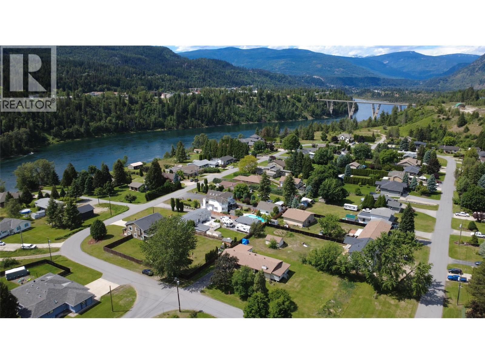 1003 Bridgeview Crescent, Castlegar, British Columbia  V1N 4K9 - Photo 11 - 10390871