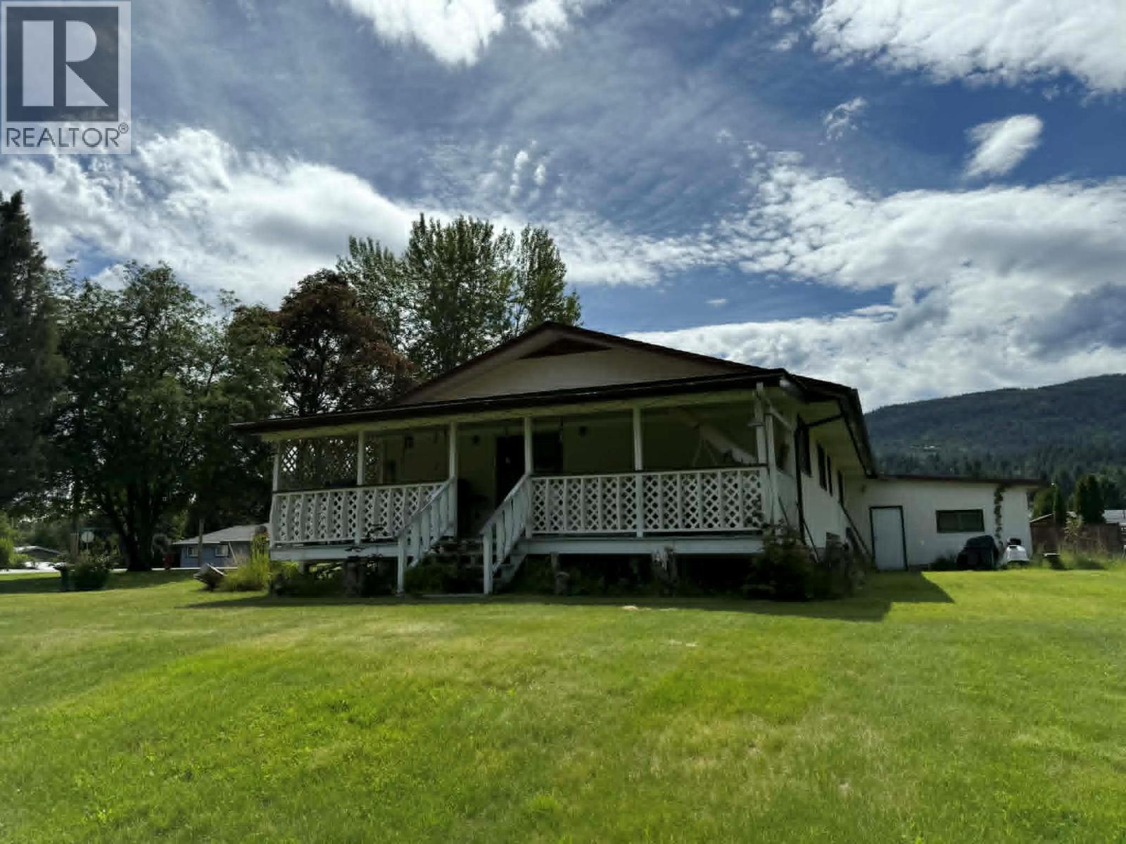 1003 Bridgeview Crescent, Castlegar, British Columbia  V1N 4K9 - Photo 23 - 10390871