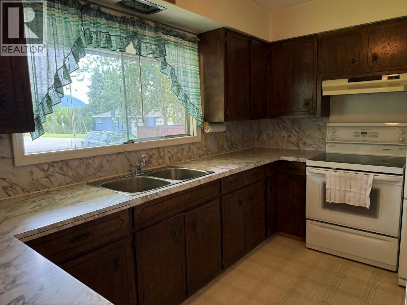 1003 Bridgeview Crescent, Castlegar, British Columbia  V1N 4K9 - Photo 35 - 10390871