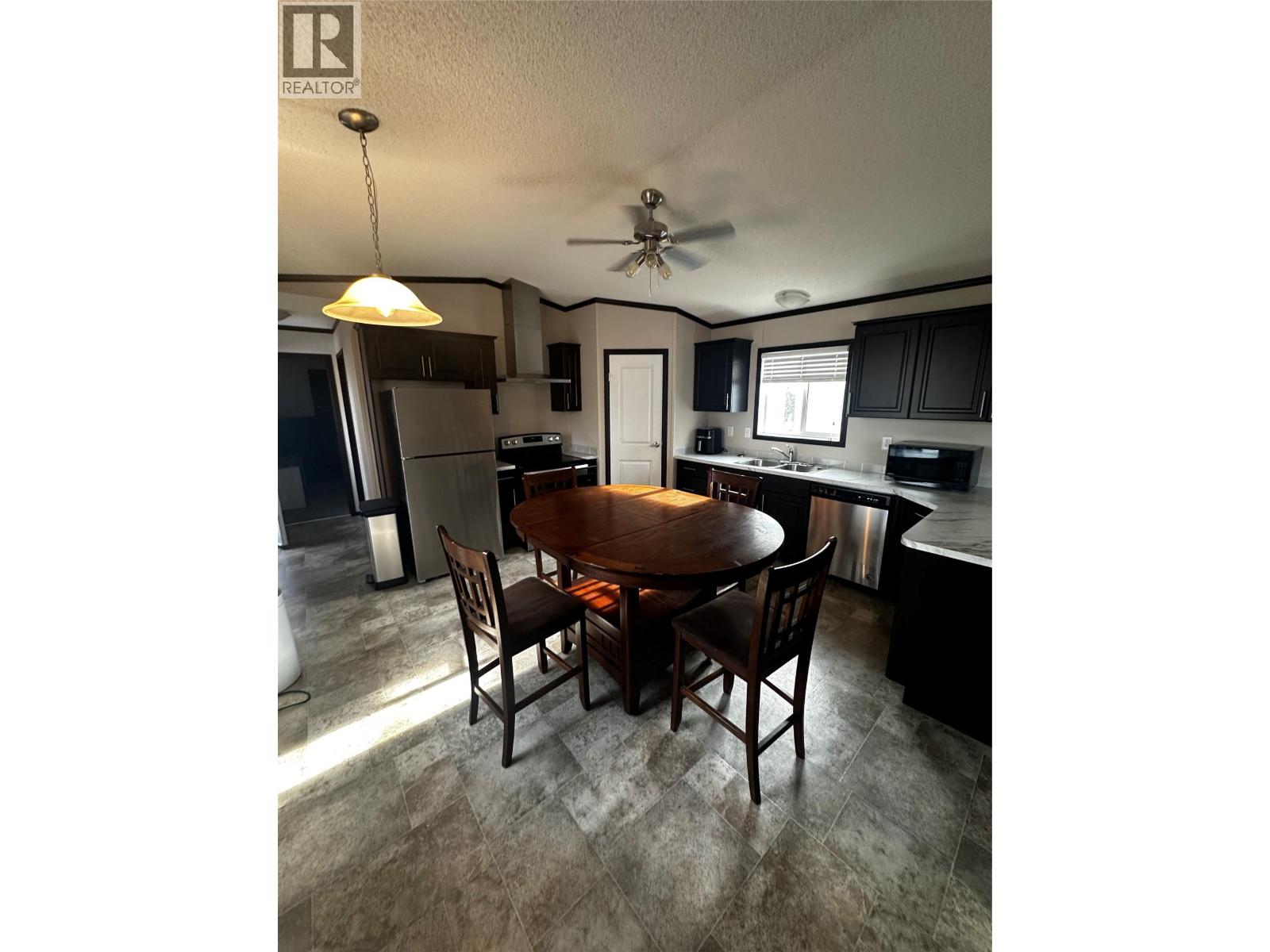 5207&5209 43 Street, Chetwynd, British Columbia  V0C 1J0 - Photo 3 - 10391062
