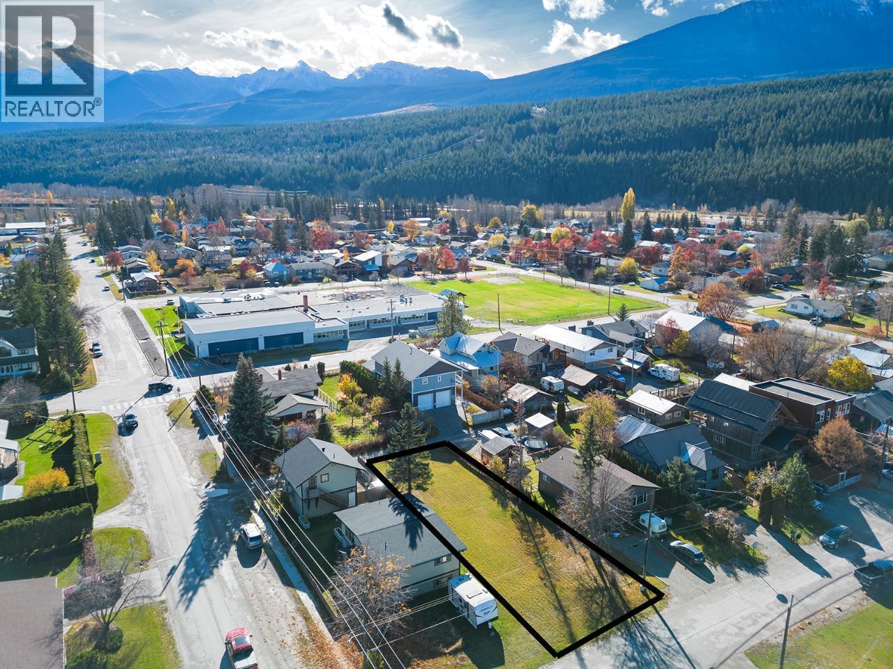 618 8TH  S Street, Golden, British Columbia