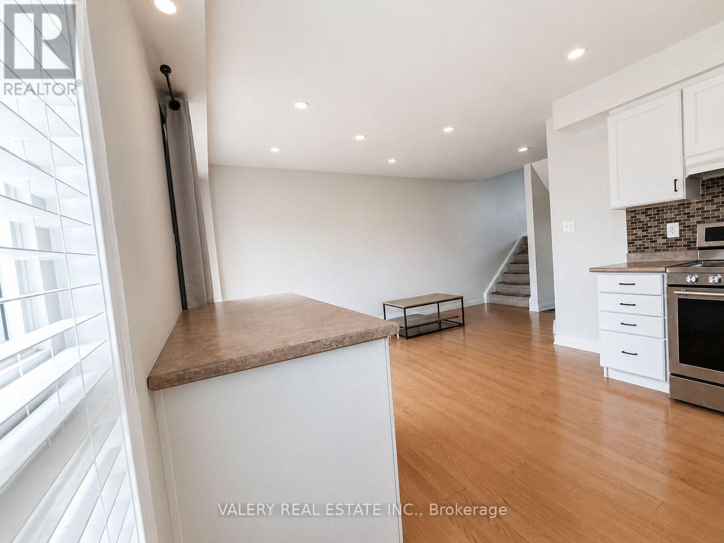 1 - 21 Sorrento St Street, Kitchener, Ontario N2R 0A4 - Photo 3 - X13431206