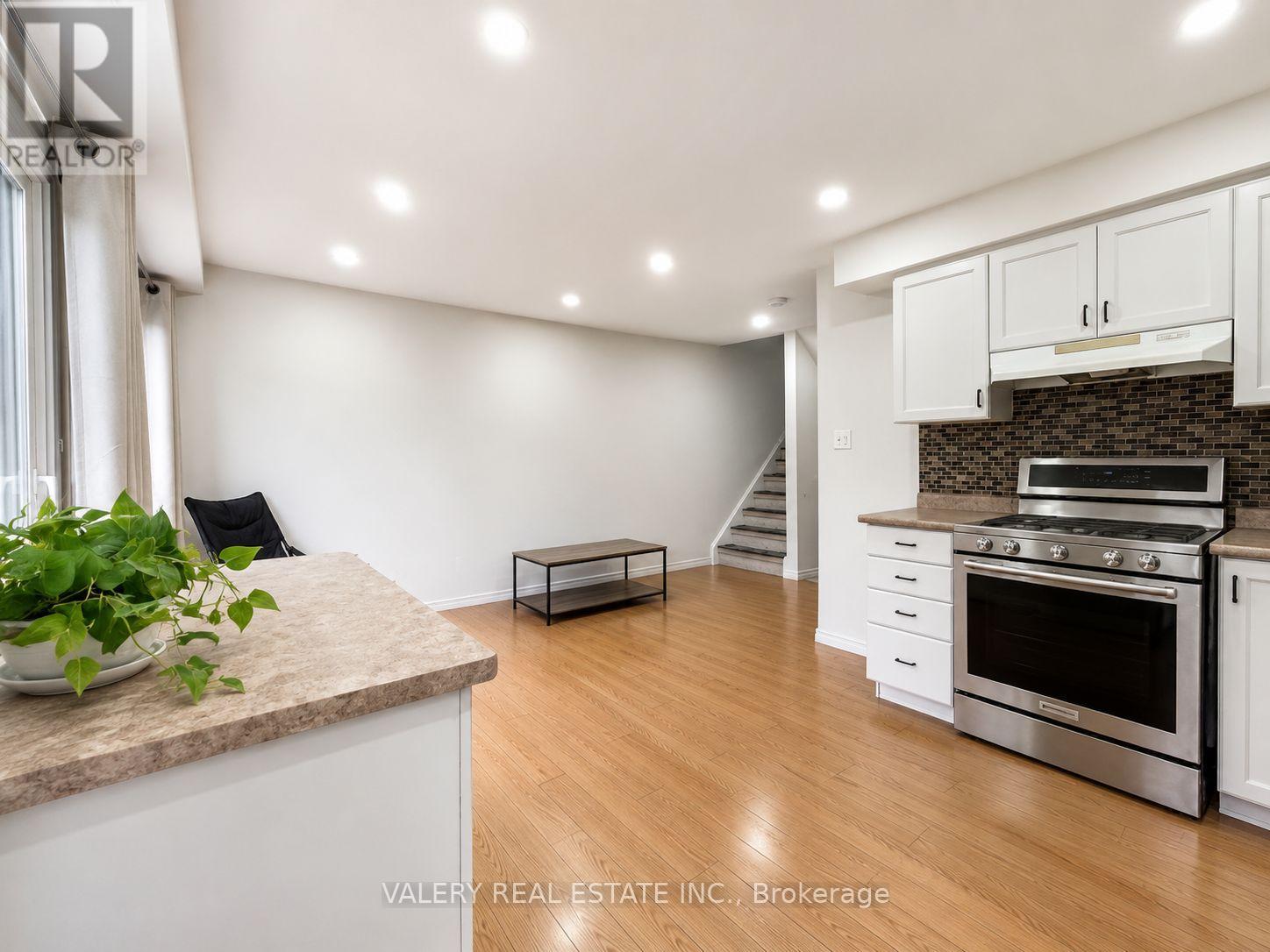 1 - 21 Sorrento St Street, Kitchener, Ontario N2R 0A4 - Photo 8 - X13431206
