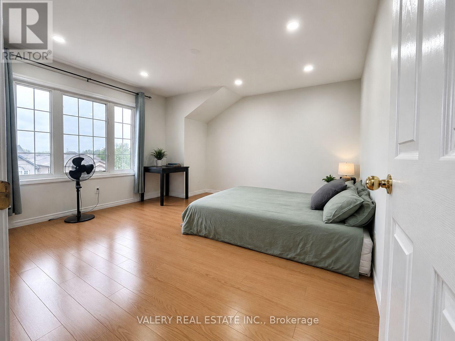 1 - 21 Sorrento St Street, Kitchener, Ontario N2R 0A4 - Photo 4 - X13431206