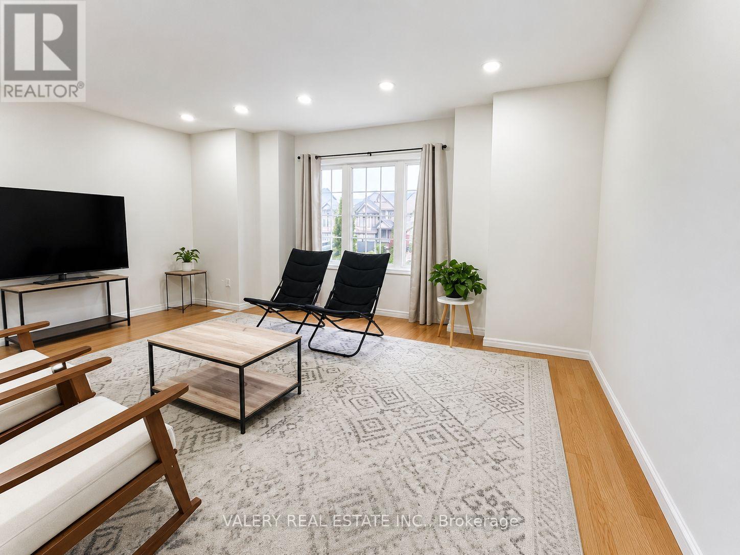 1 - 21 Sorrento St Street, Kitchener, Ontario N2R 0A4 - Photo 2 - X13431206