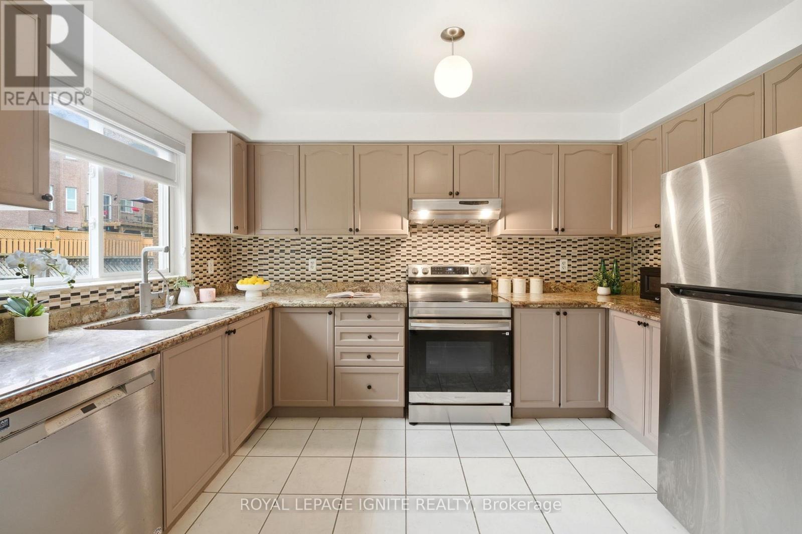 58 Williamson Drive E, Ajax, Ontario  L1T 0A9 - Photo 8 - E13439838