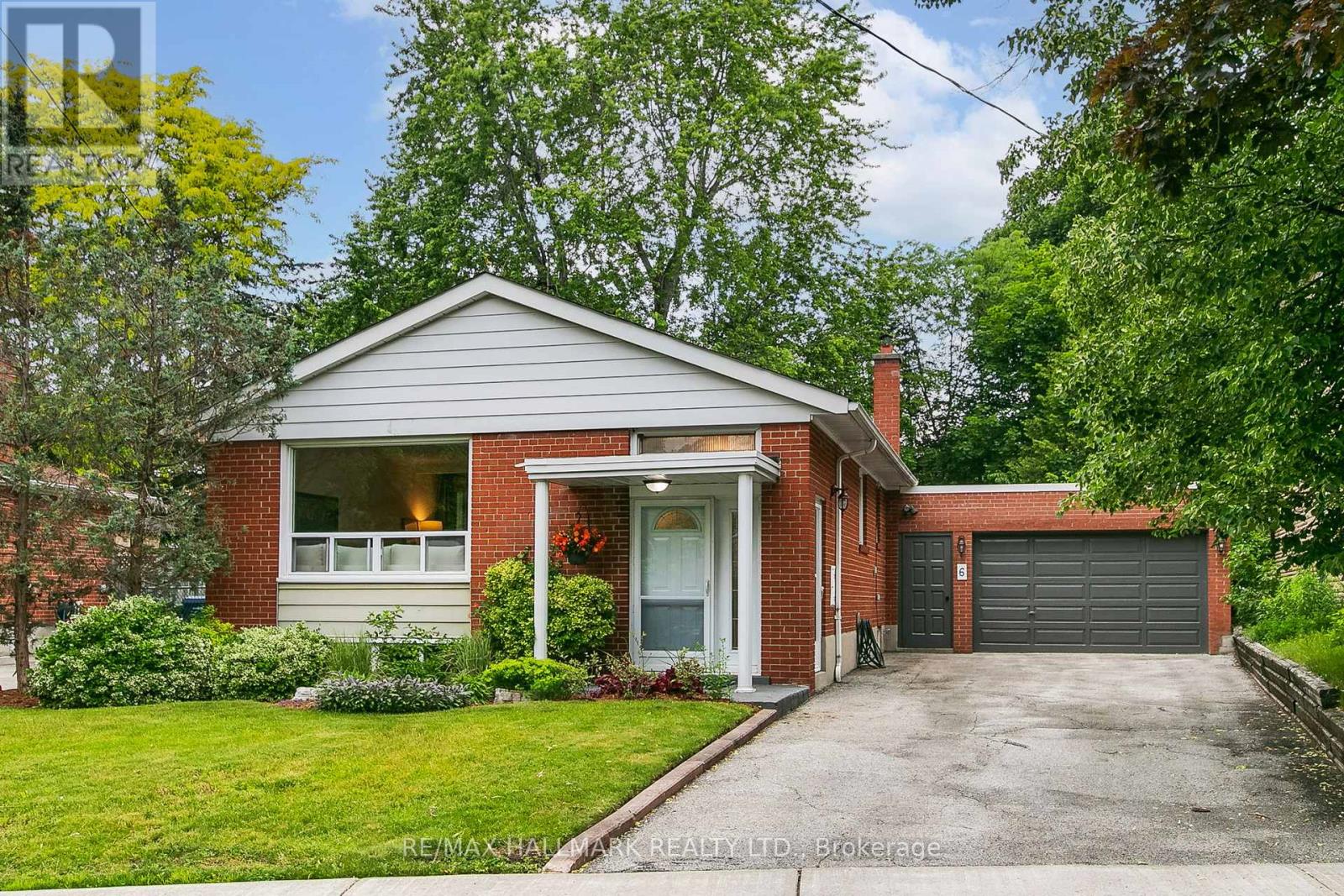 6 SURATY AVENUE, Toronto, Ontario