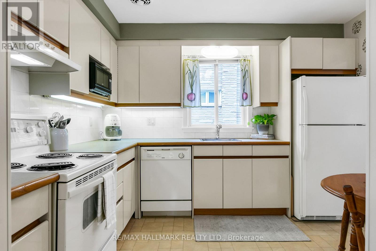 6 Suraty Avenue, Toronto, Ontario  M1P 4E1 - Photo 12 - E13439918