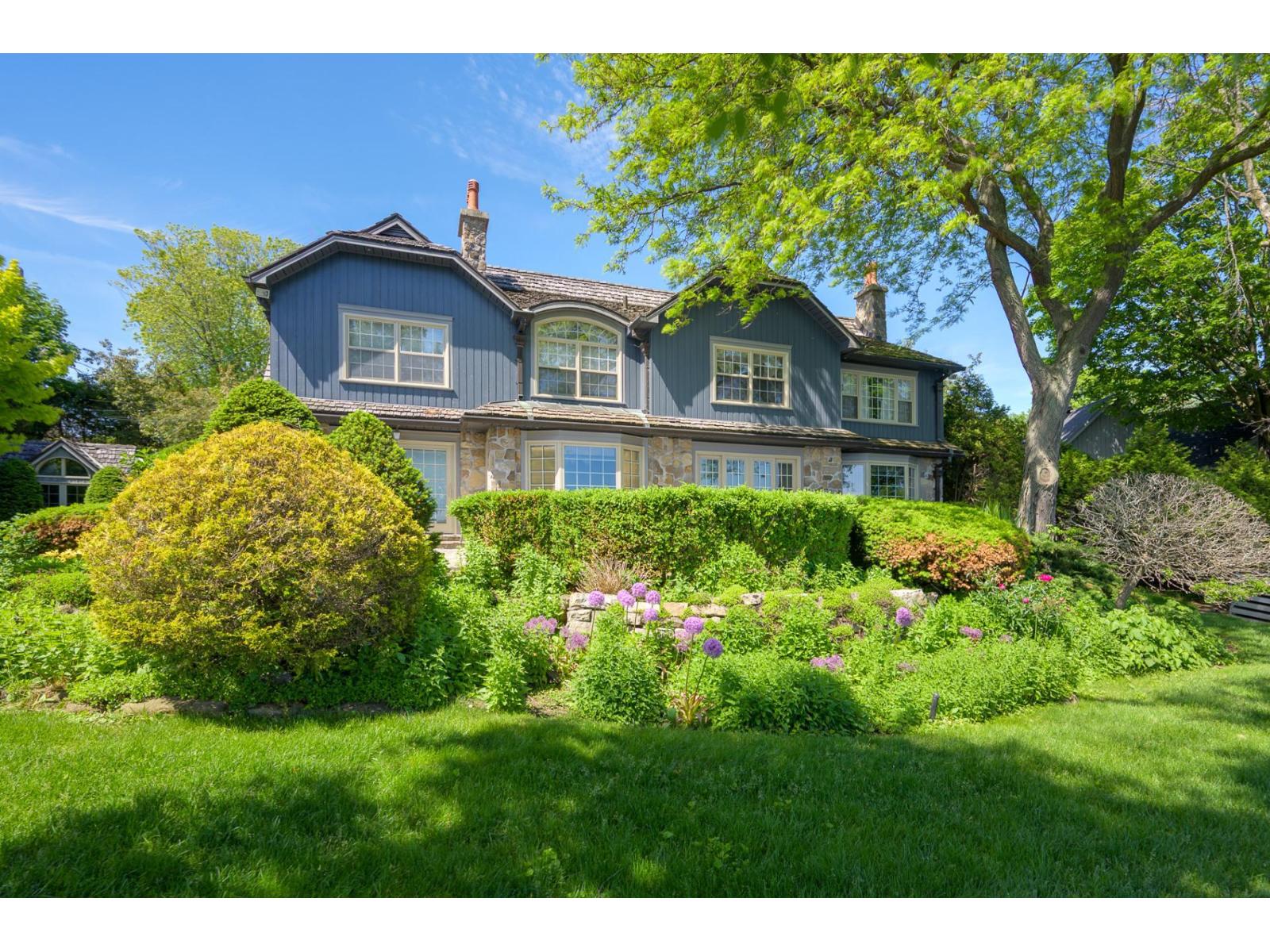 4 Garrison Lane Beaconsfield Quebec Canada H9W5C2 2