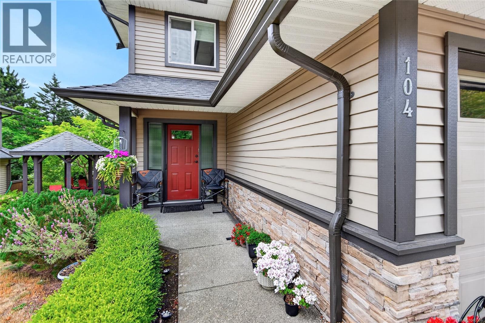 104 4699 Muir Rd, Courtenay, British Columbia  V9N 6A4 - Photo 2 - 1040306
