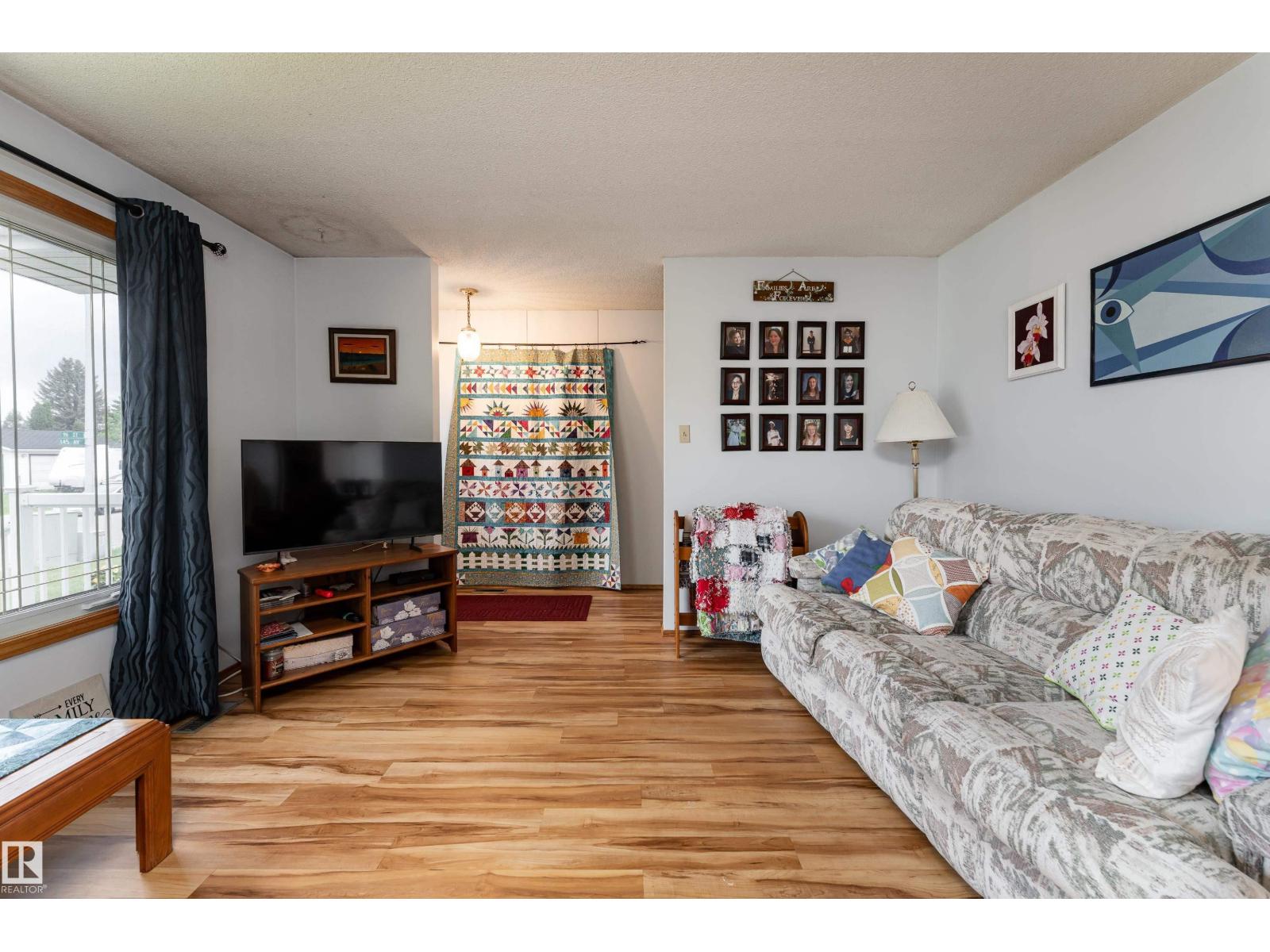 9559 145 Av NW, Edmonton, Alberta  T5E 2J5 - Photo 4 - E4493486