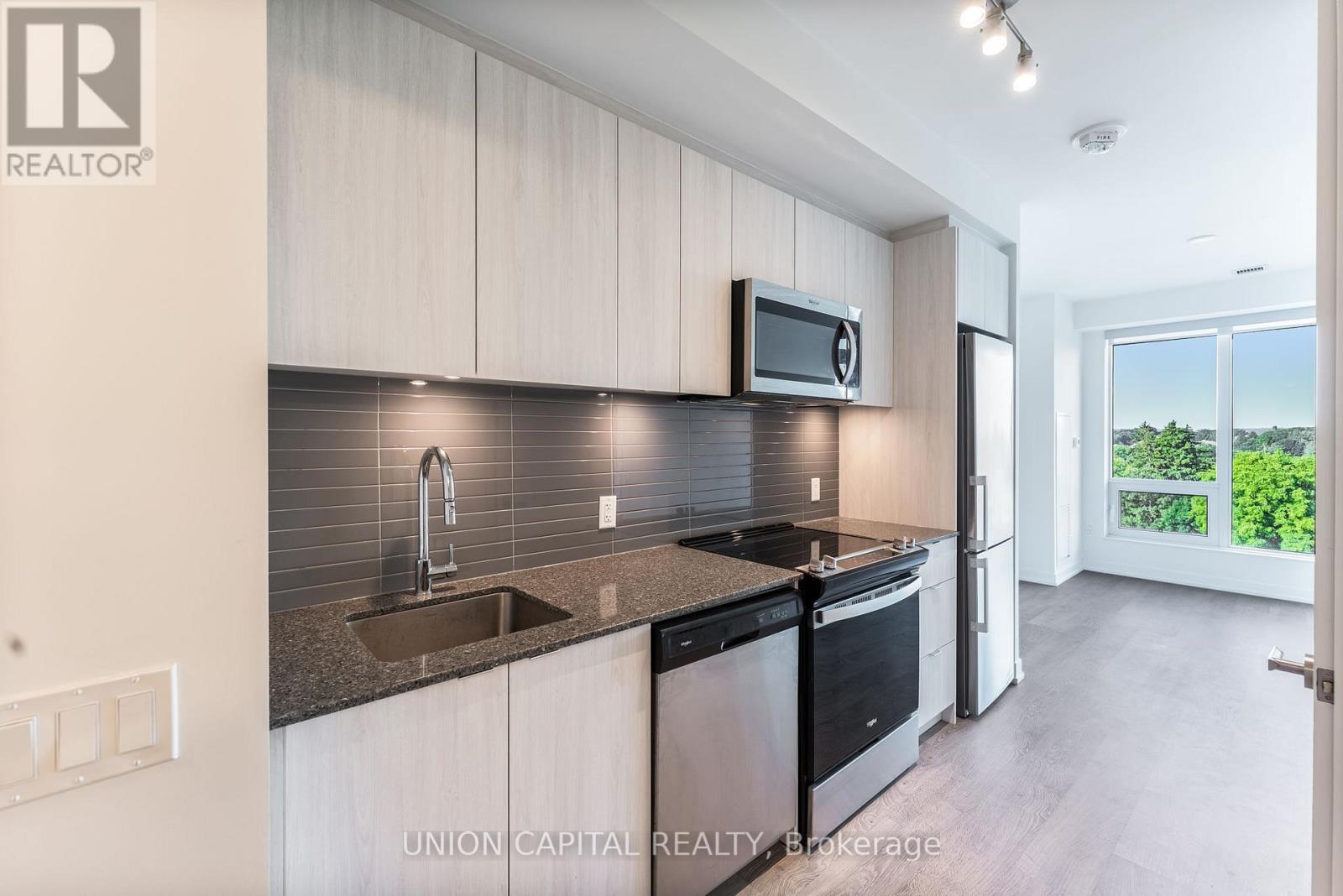 601w - 3 Rosewater Street, Richmond Hill, Ontario  L4C 5T6 - Photo 6 - N13439886