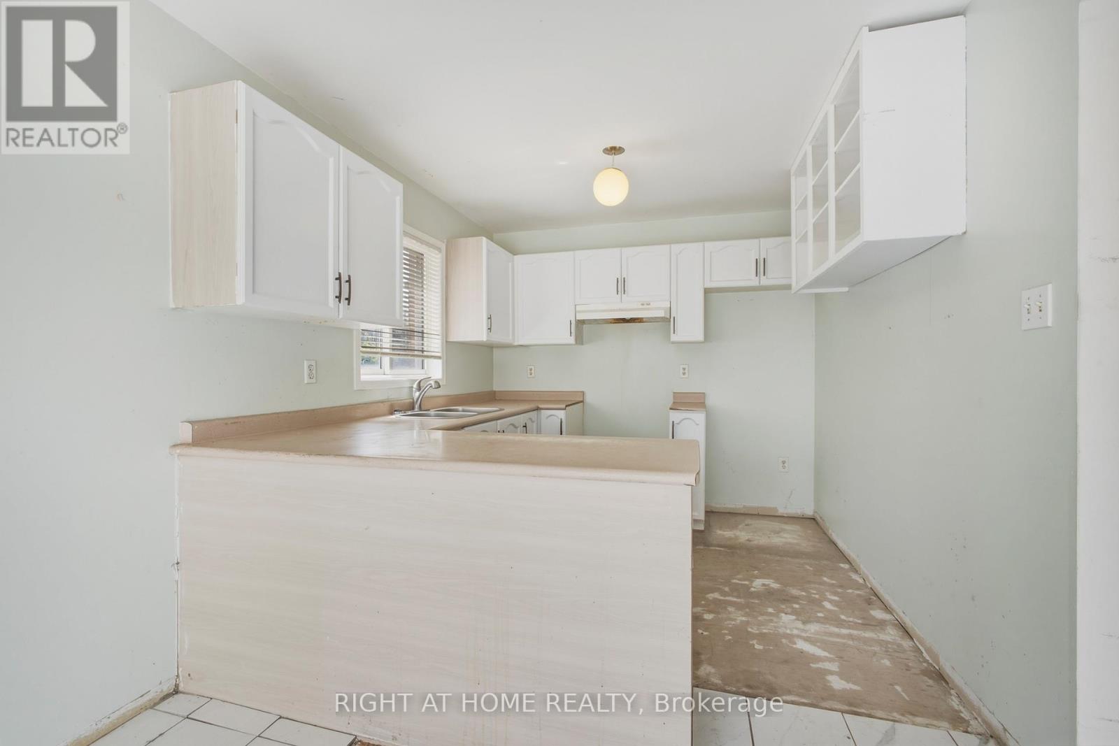 51 Leggott Avenue, Barrie, Ontario  L4N 8B1 - Photo 10 - S13439818