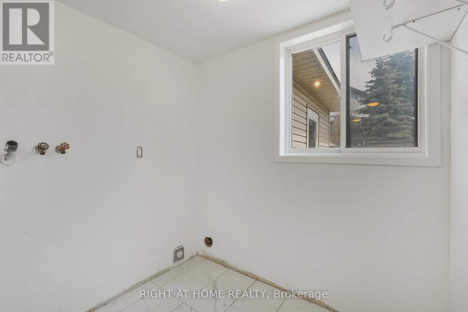 51 Leggott Avenue, Barrie, Ontario  L4N 8B1 - Photo 14 - S13439818